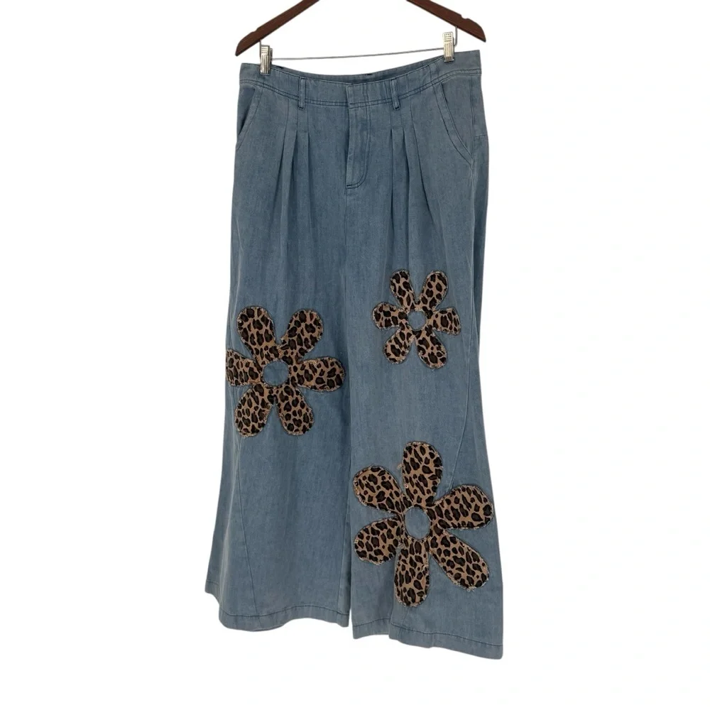 NWT BiBi Light Wash Animal Leopard Cheetah Boho Floral Patch Wide Leg Jeans XL - Picture 2 of 10